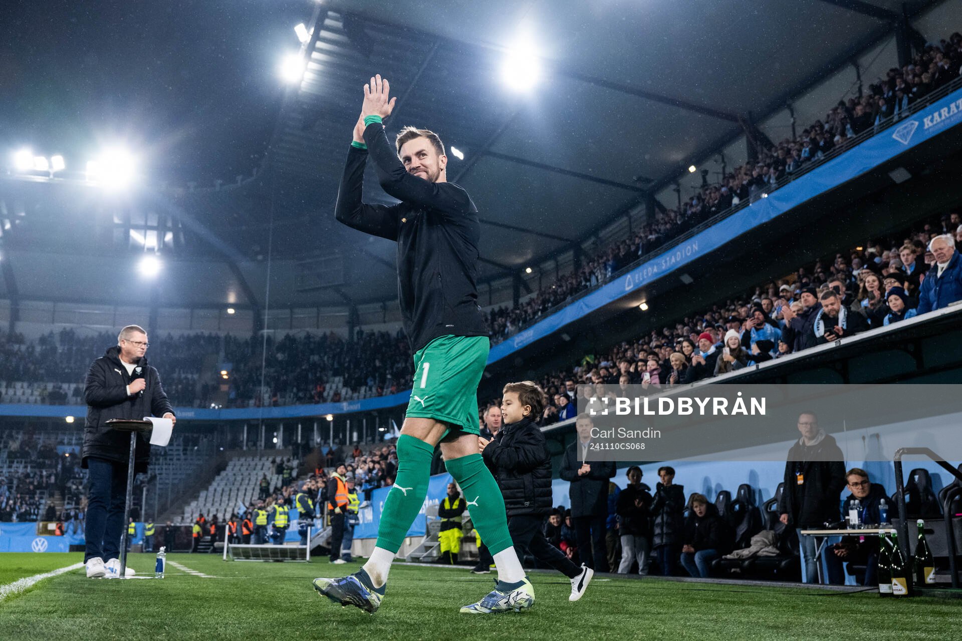 Malmö FFs målvakt Ricardo Friedrich kommer ut till