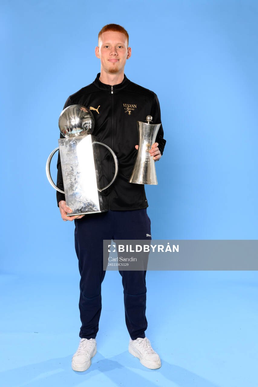 Malmö FFs målvakt Joakim Persson poserar för ett porträtt efter fotbollsmatchen i Allsvenskan mellan Malmö FF och Brommapojkarna den 10 november 2024 i Malmö.