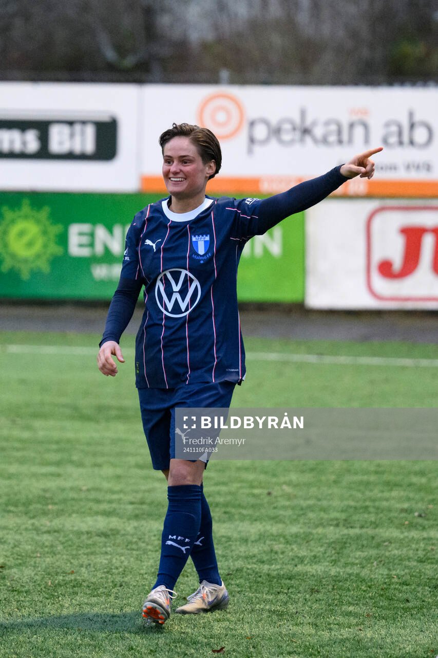 Malmö FFs målskytt Ema Paljevic jublar