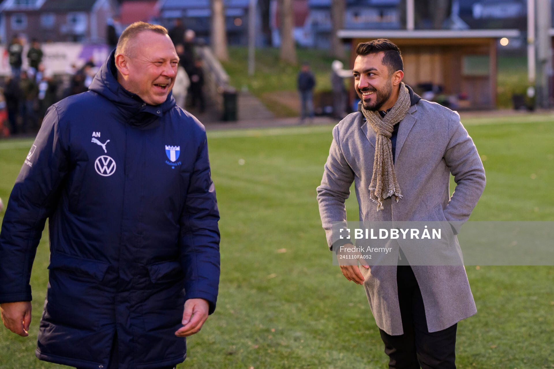 Malmö FFs lagledare Anders Nilsson och assisterande sportchef Maxim Khalil jublar tillsammans efter seger och seriesegern efter fotbollsmatchen i Elitettan mellan Alingsås och Malmö FF den 10 november 2024 i Alingsås.