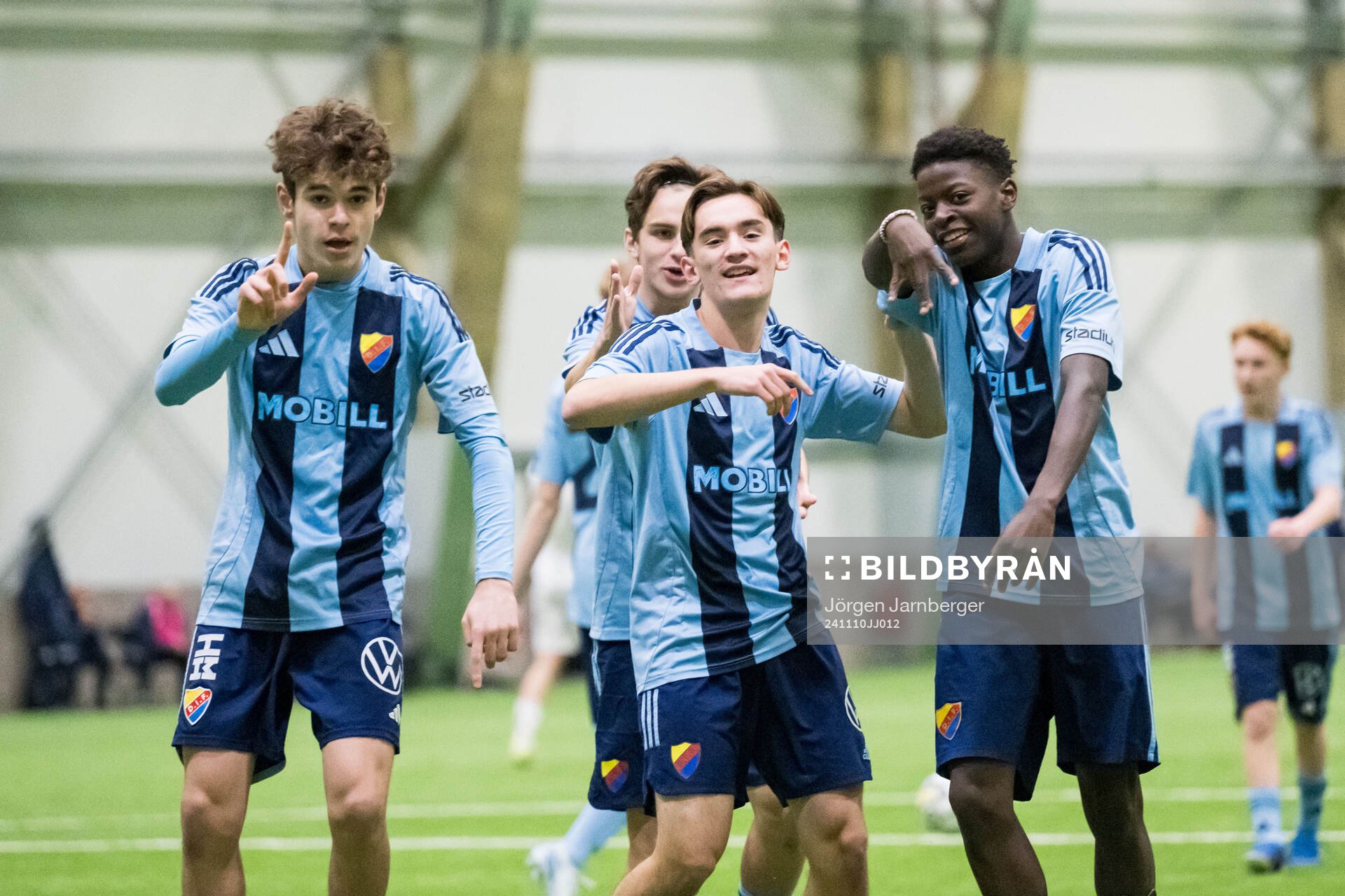 Djurgårdens Mian Lalic jublar efter 1-0 under bronsmatchen i Skandinaviska Mästerskapen mellan Djurgården och Viking den 10 november 2024 i Borås.