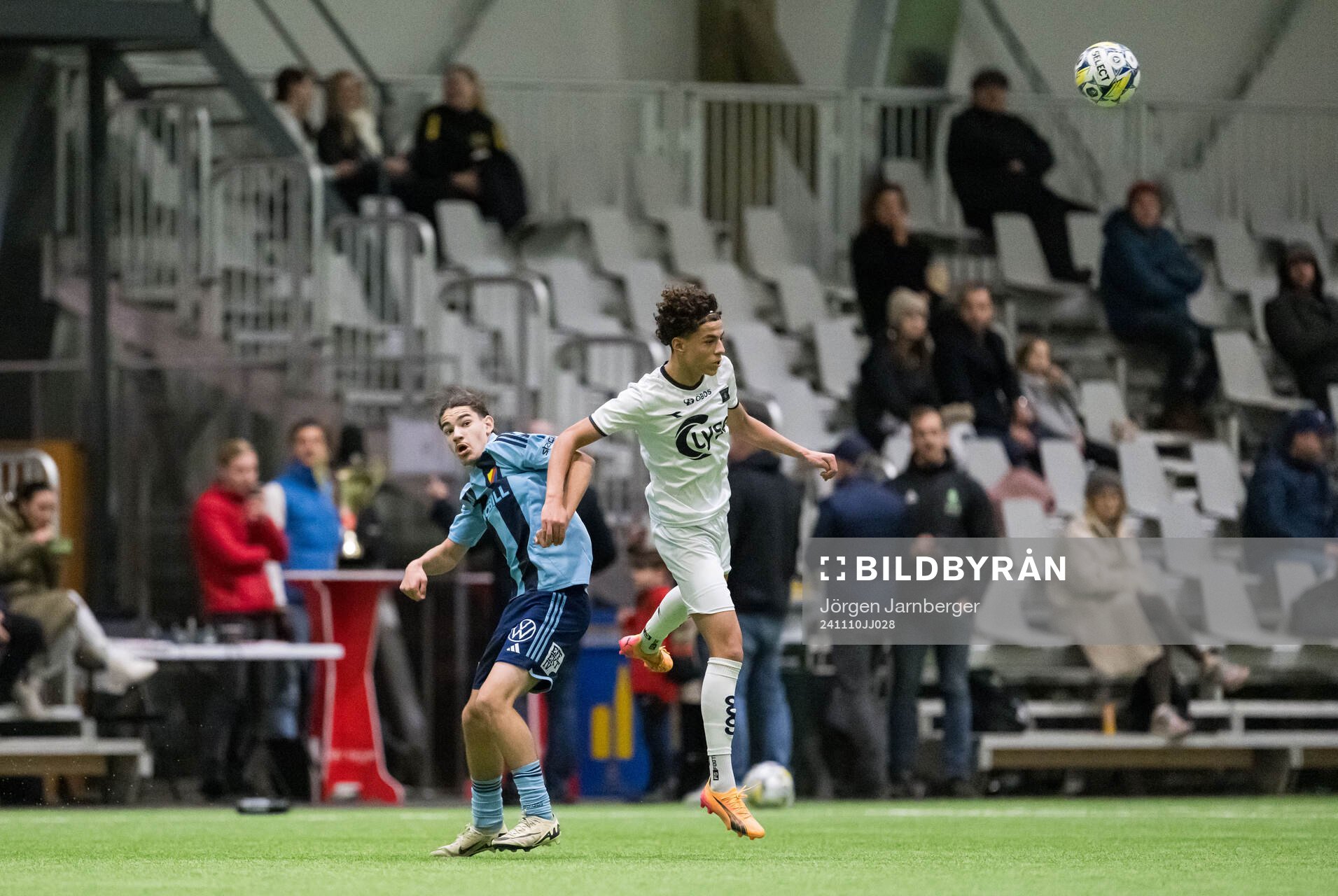 Djurgårdens Samuel Ramos och Vikings Elias Dahman