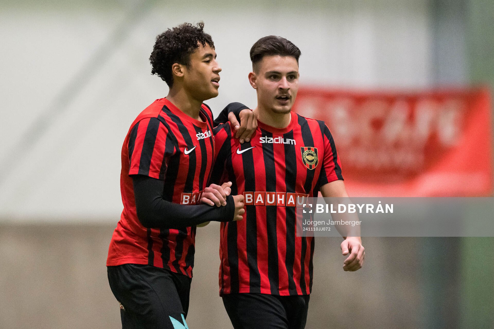 Brommapojkarnas Sion Oppong och Leo Al-Kass jublar