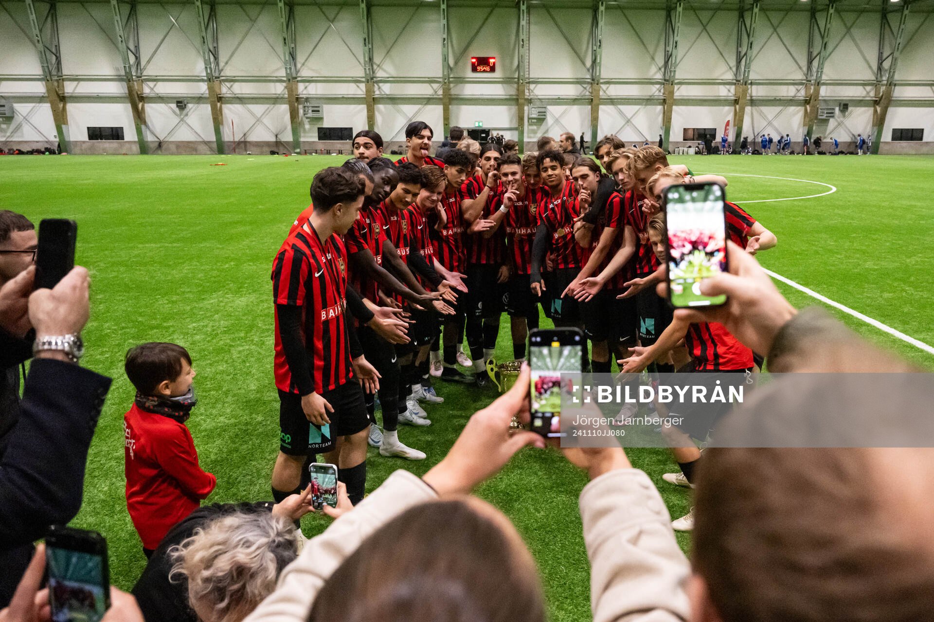 Brommapojkarnas spelare jublar
