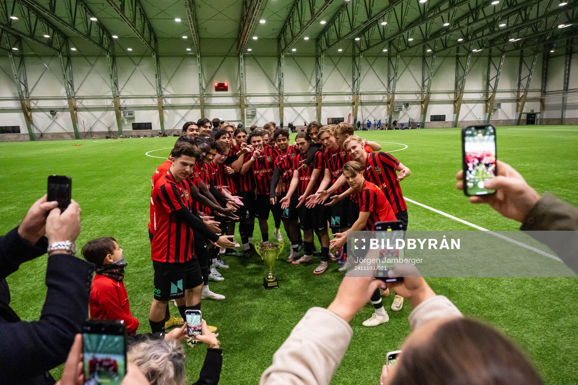 Brommapojkarnas spelare jublar