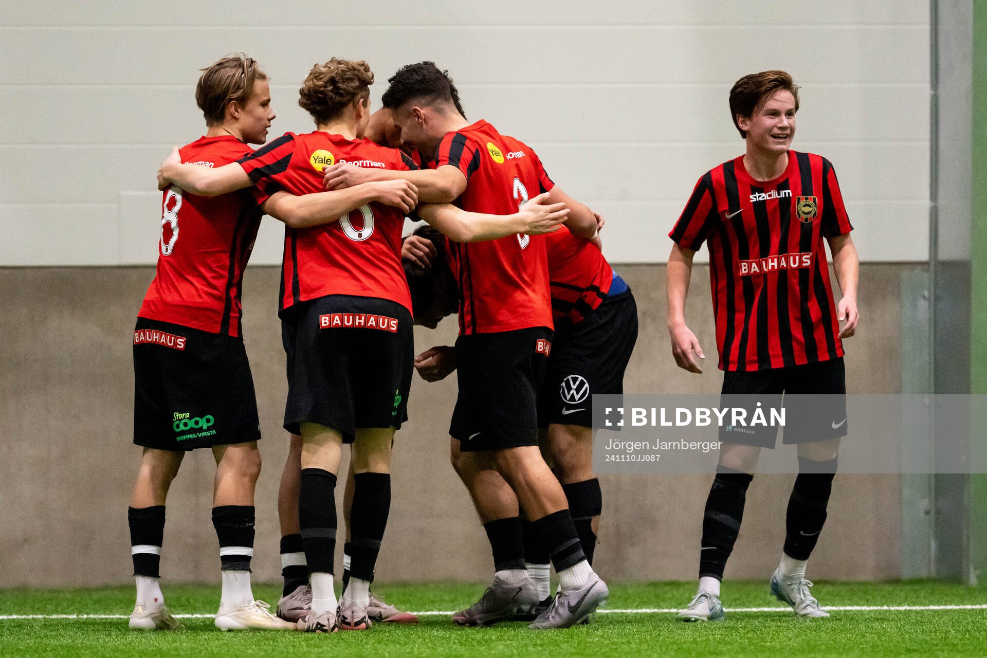 Brommapojkarnas spelare jublar