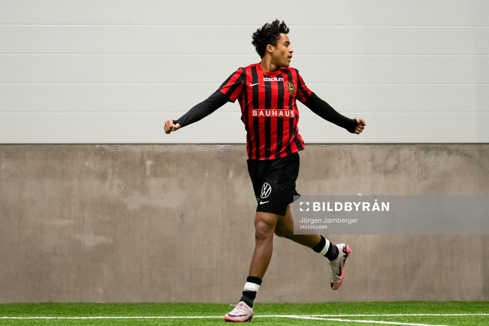 Brommapojkarnas Sion Oppong jublar