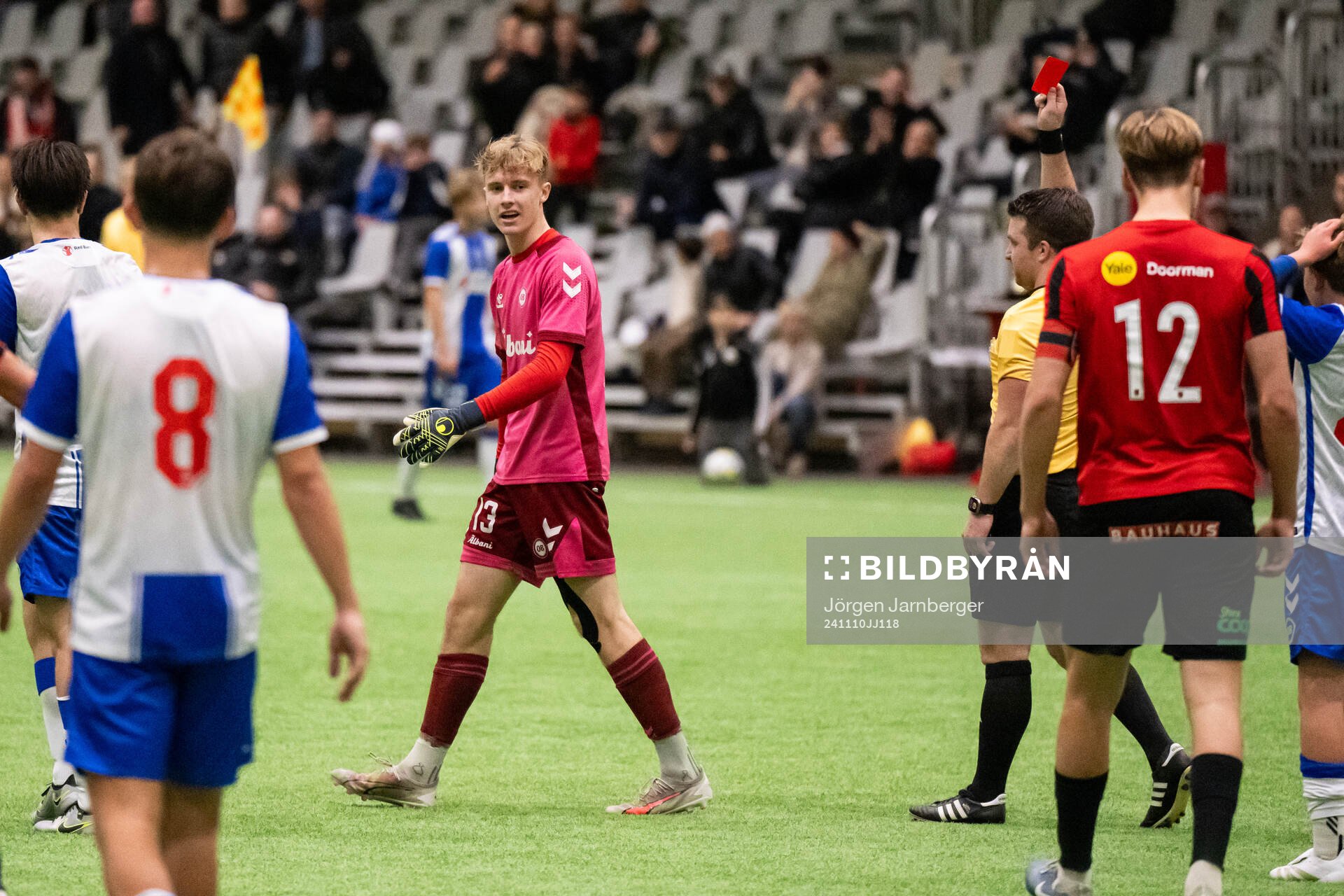 Odenses målvakt Tobias Elnegaard får rött kort