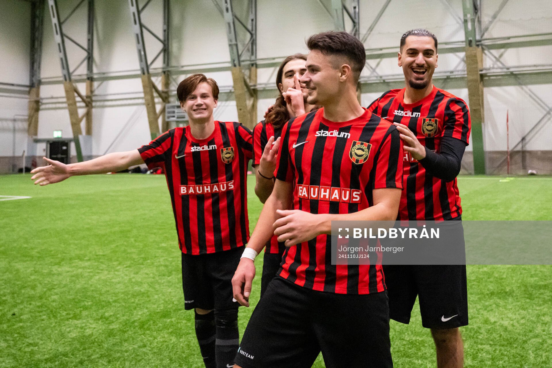 Brommapojkarnas spelare jublar