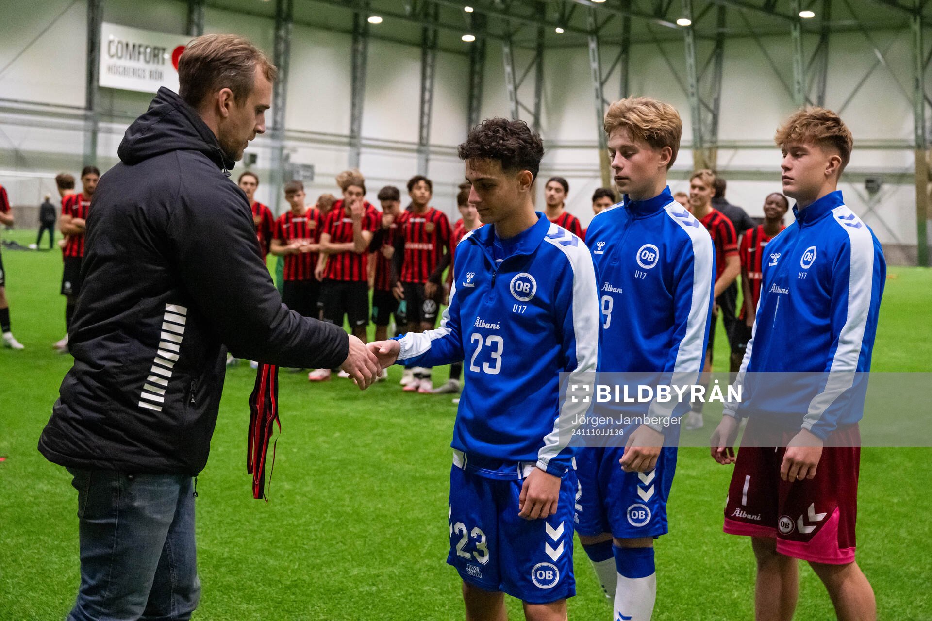 Odenses spelare tar ett silvermedaljer av SEF´s Martin