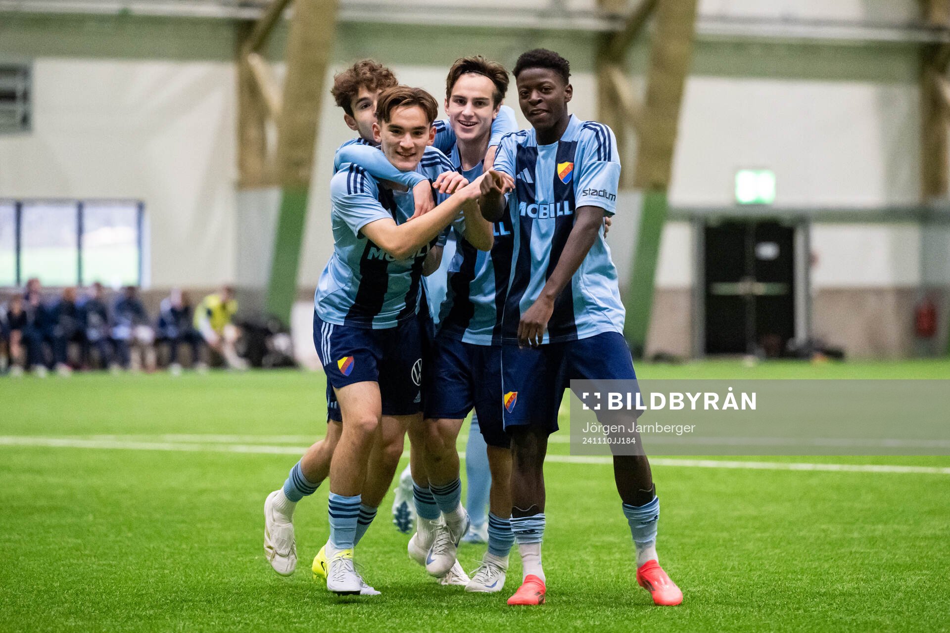 Djurgårdens spelare jublar efter 1-0 under bronsmatchen i Skandinaviska Mästerskapen mellan Djurgården och Viking den 10 november 2024 i Borås. 