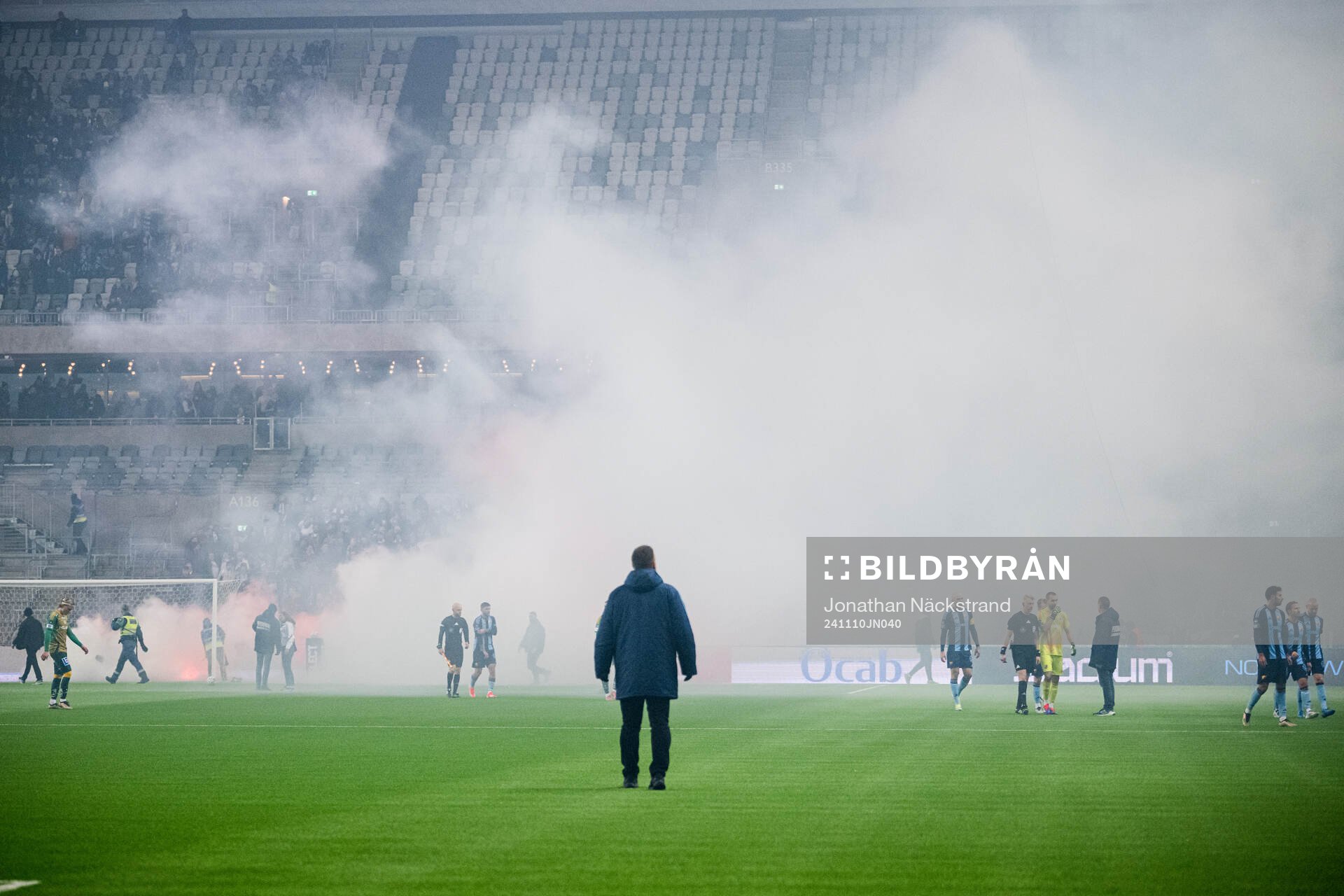 IFK Norrköpings supportrar har kastat ut bengaler på plan