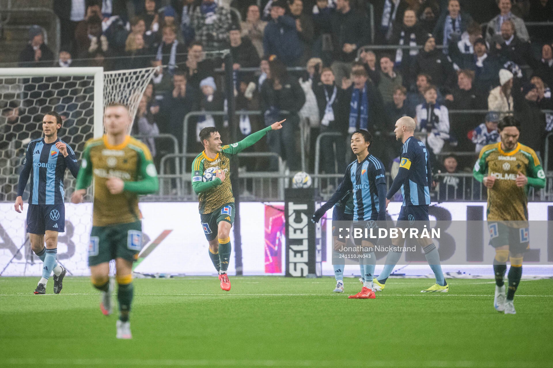 IFK Norrköpings Vito Hammershöy-Mistrati jublar