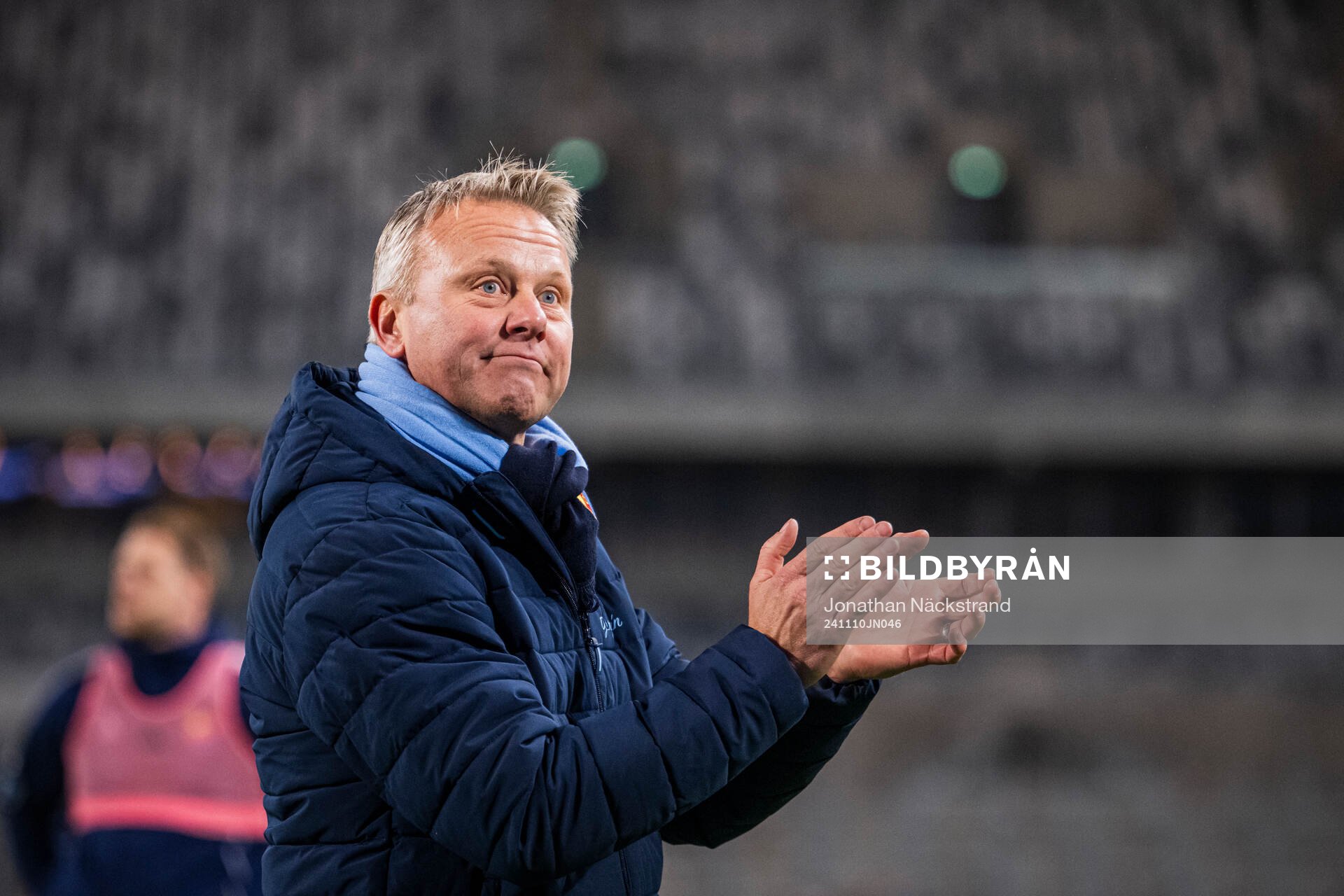 Djurgårdens tränare Roberth Björknesjö tackar publiken