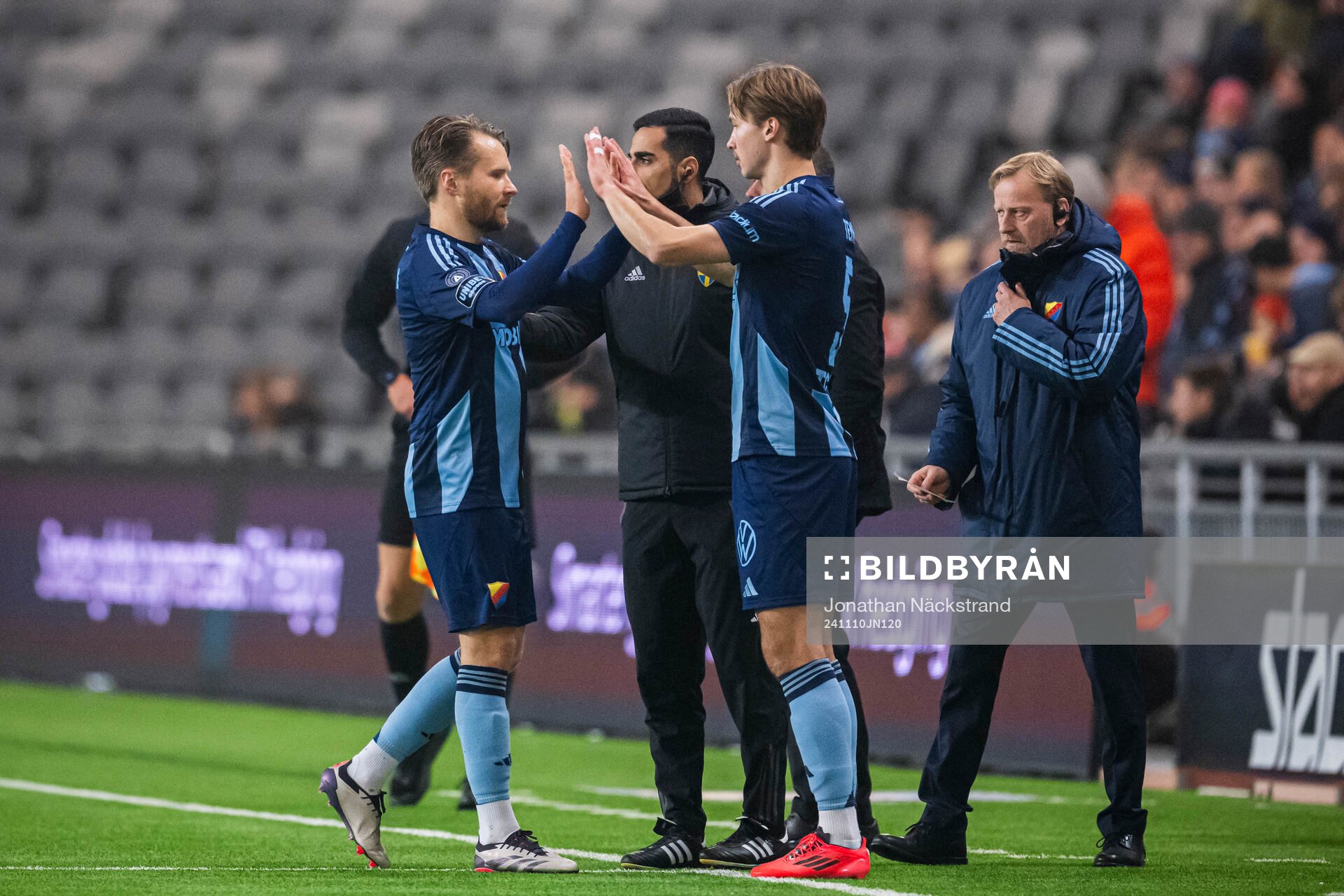 Djurgårdens Jacob Larsson och Miro Tenho under fotbollsmatchen i Allsvenskan mellan Djurgården och IFK Norrköping den 10 november 2024 i Stockholm.