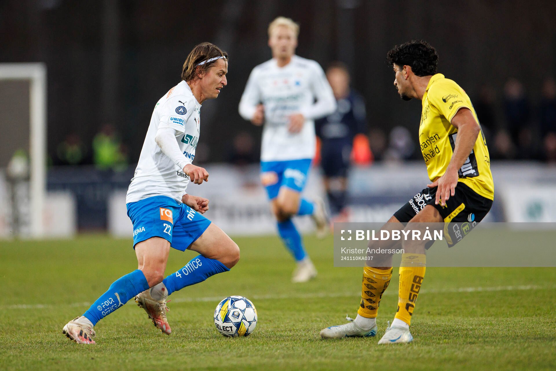 Värnamos Simon Thern under fotbollsmatchen i Allsvenskan mellan Värnamo och Elfsborg den 10 november 2024 i Värnamo. 