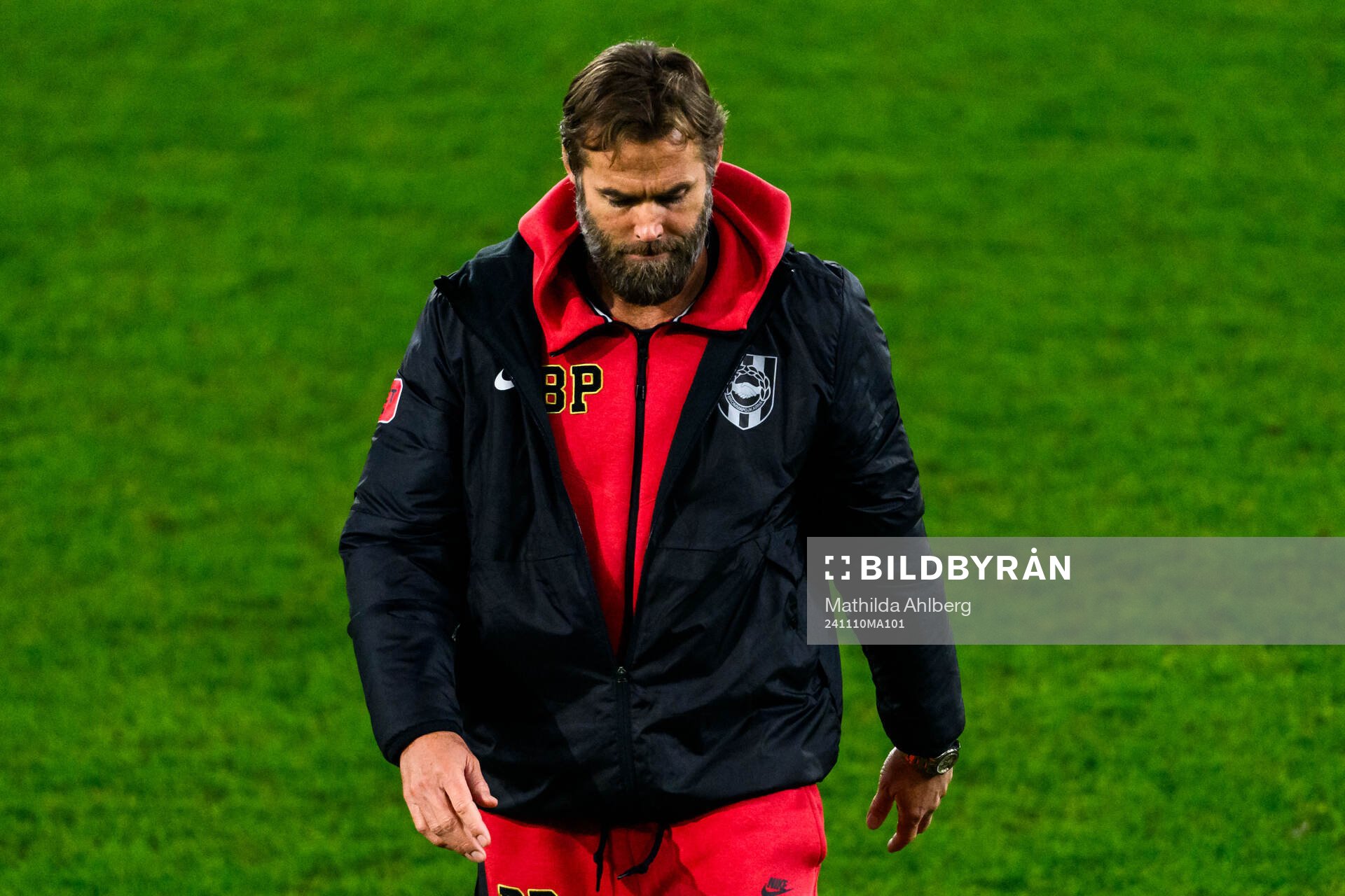 Brommapojkarnas tränare Olof Mellberg deppar