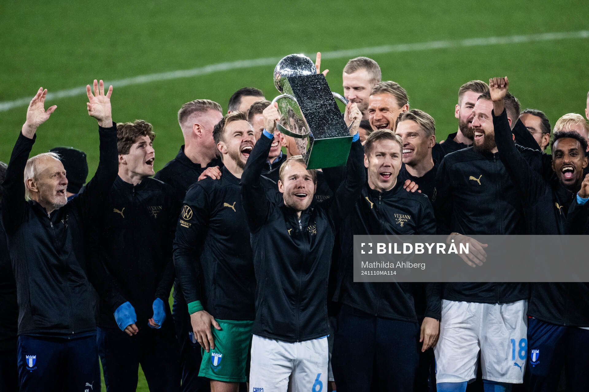 Malmö FFs Oscar Lewicki och Anton Tinnerholm jublar med