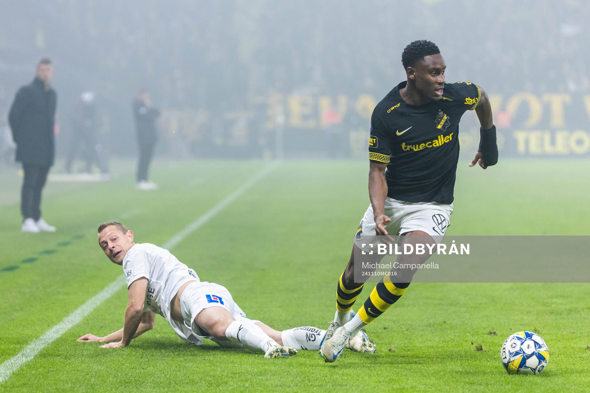 Halmstads Joel Allansson och AIKs Mouhamed Lamine Fanne Dabo