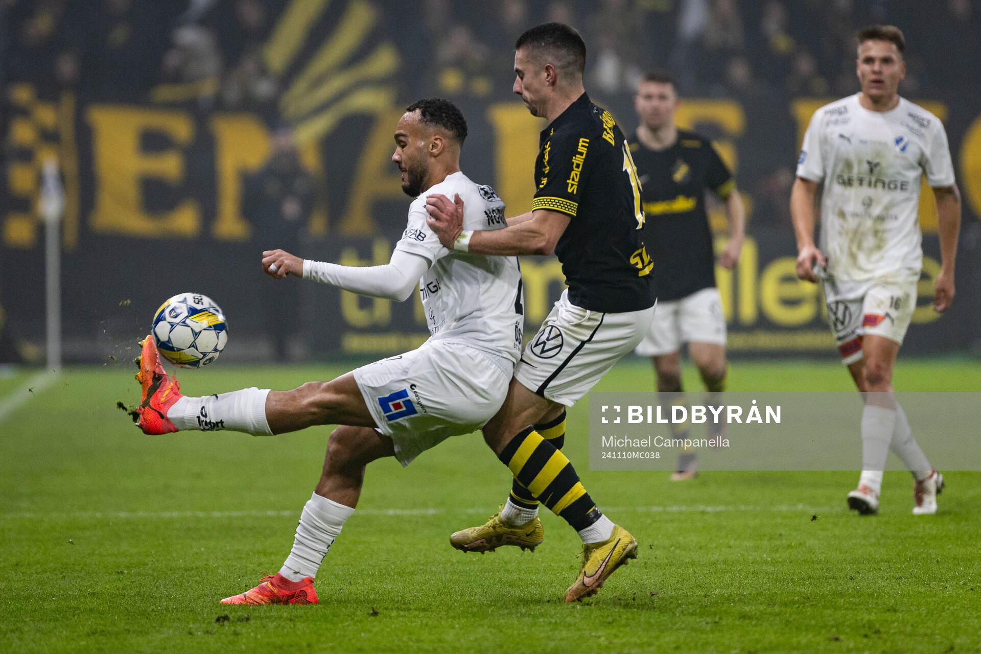 Halmstads Vinicius Nogueira De Oliveira och AIKs Dino