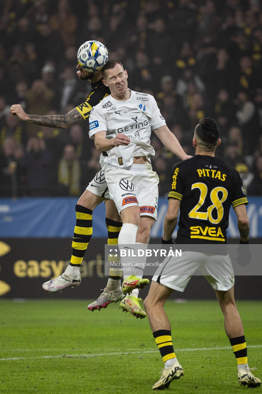 AIKs Alexander Milosevic och Halmstads Gisli Eyjolfsson