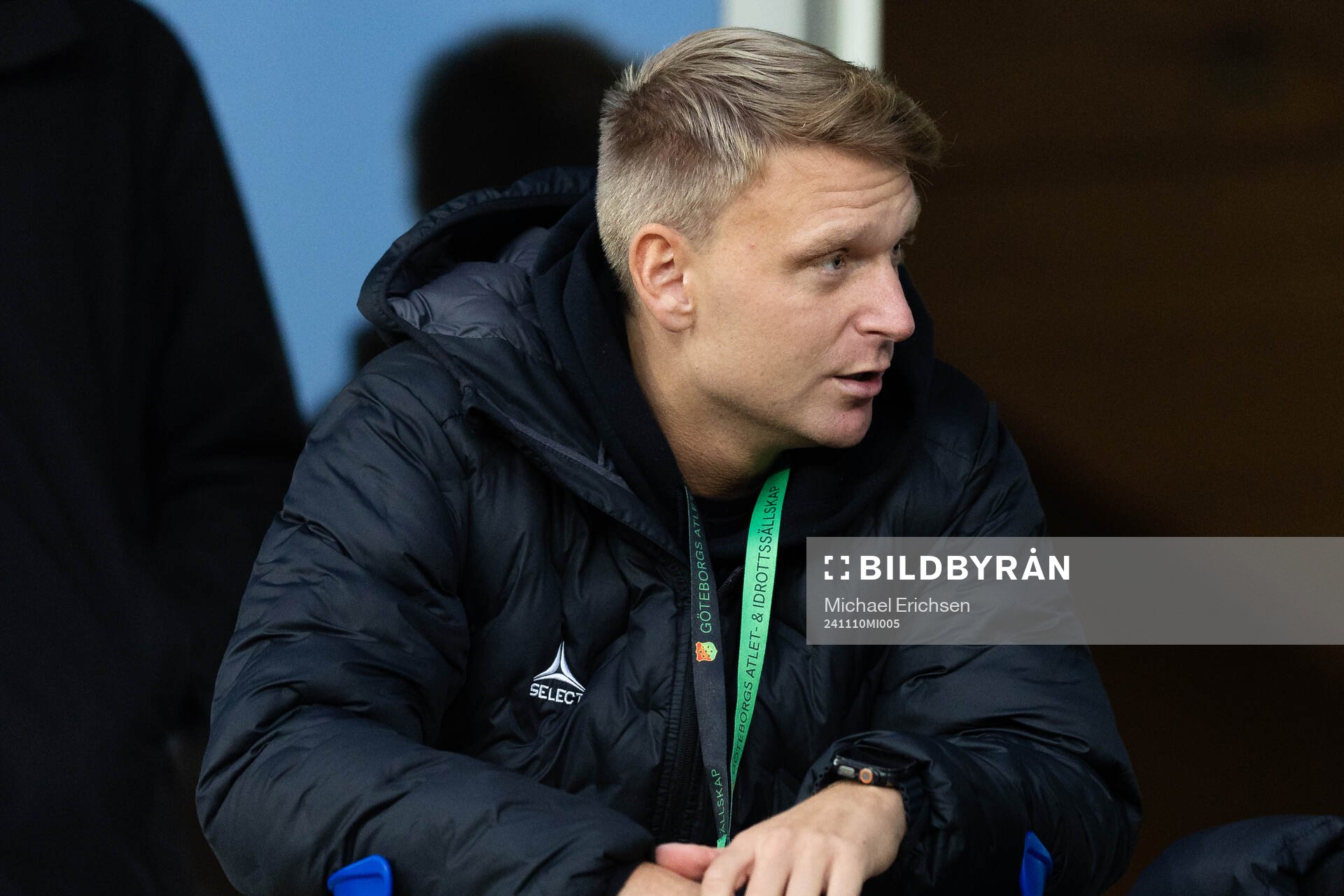 GAIS Joackim Åberg med kryckor på läktaren