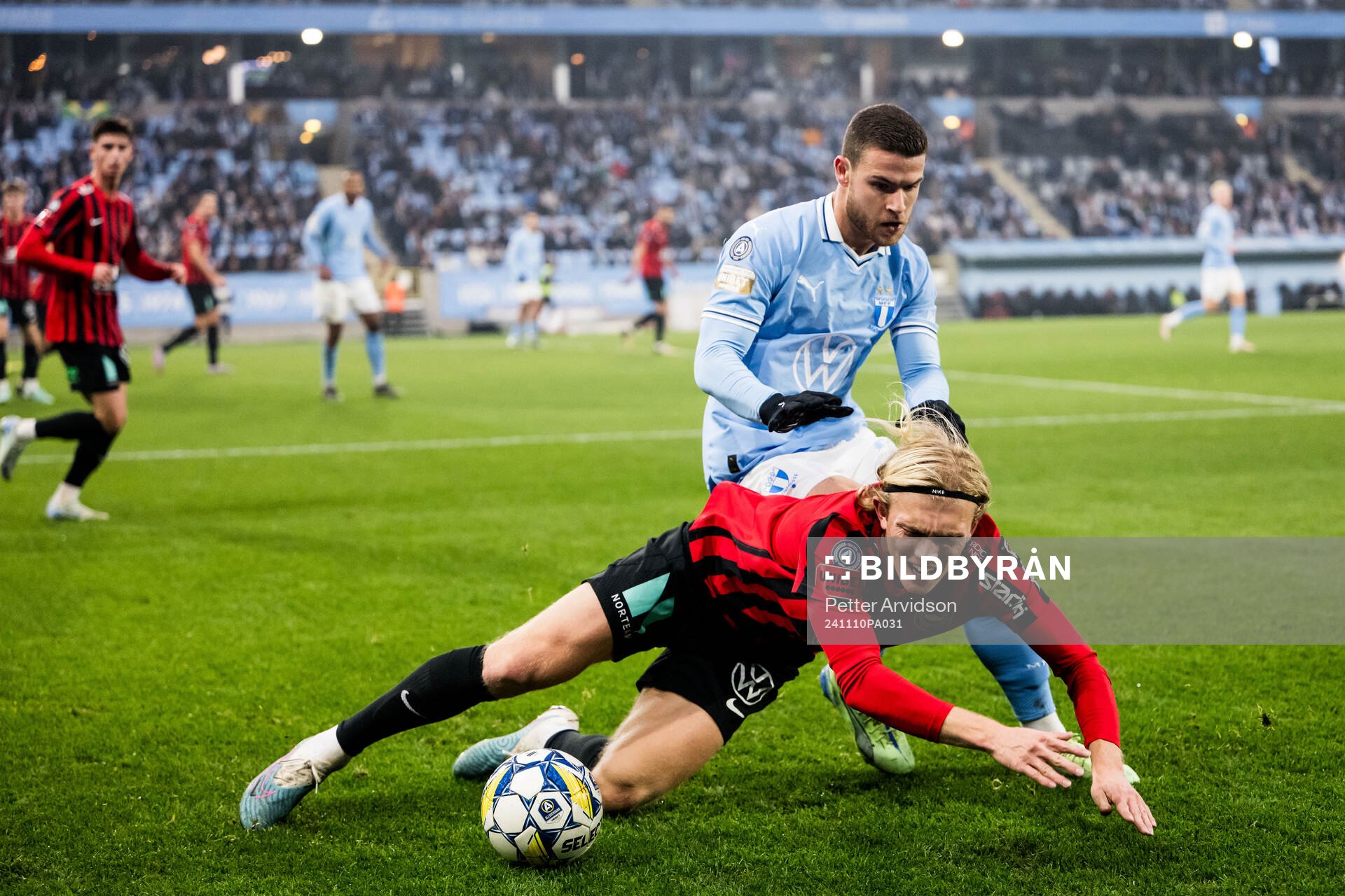 Malmö FFs Gabriel Busanello och Brommapojkarnas Alexander