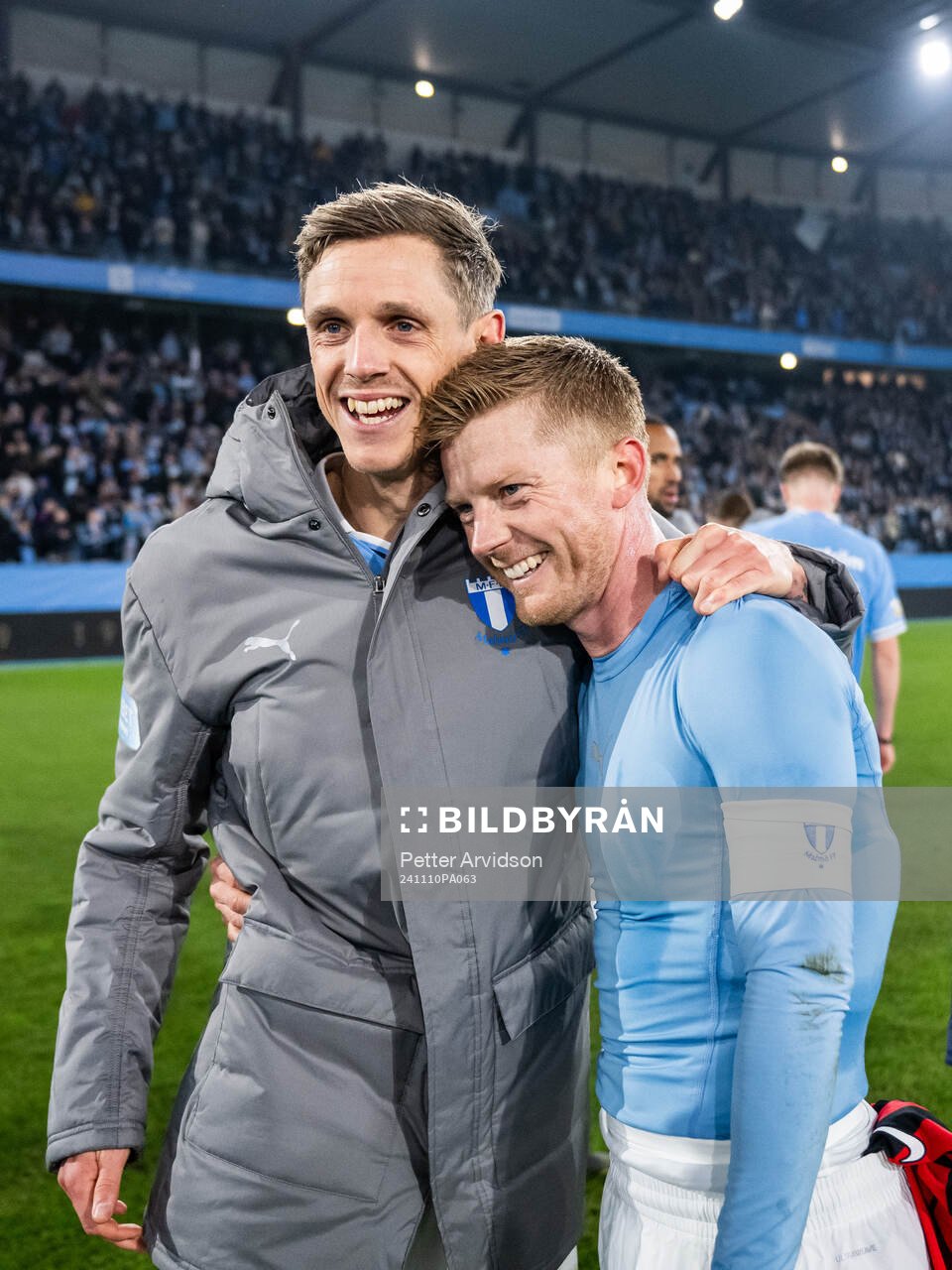 Malmö FFs Søren Rieks och Anders Christiansen jublar efter fotbollsmatchen i Allsvenskan mellan Malmö FF och Brommapojkarna den 10 november 2024 i Malmö.