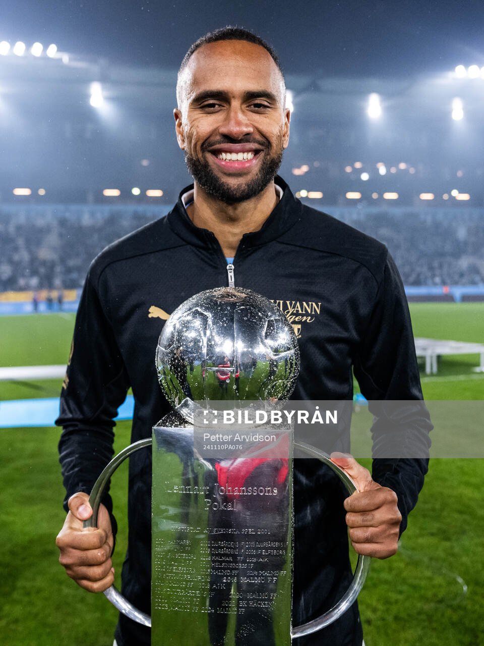 Malmö FFs Isaac Kiese Thelin jublar med Lennart Johanssons
