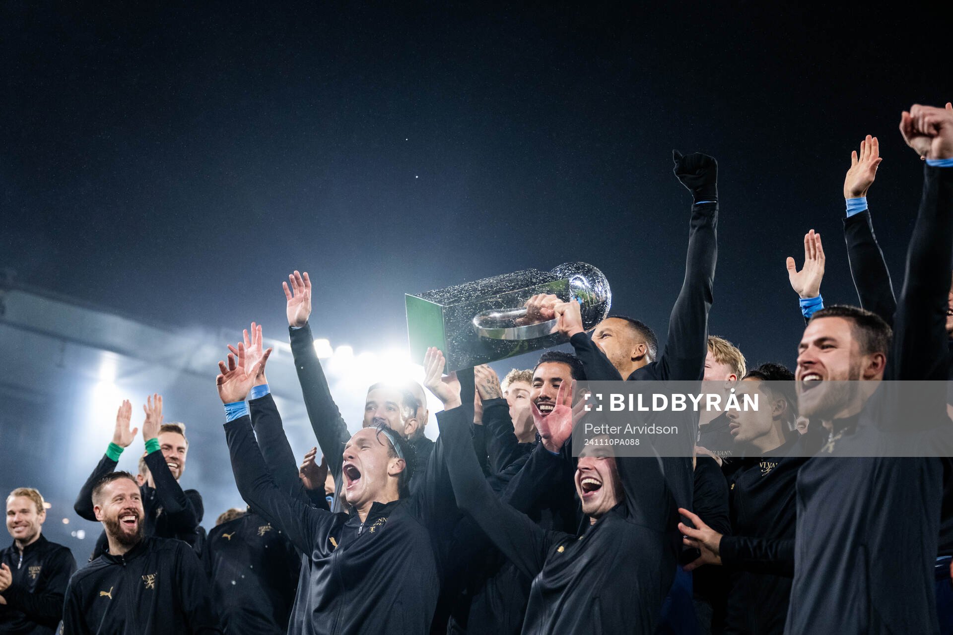 Malmö FFs Erik Botheim och Lasse Berg Johnsen jublar och