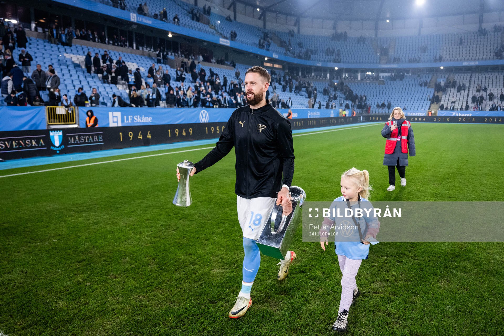 Malmö FFs Pontus Jansson jublar med Lennart Johanssons