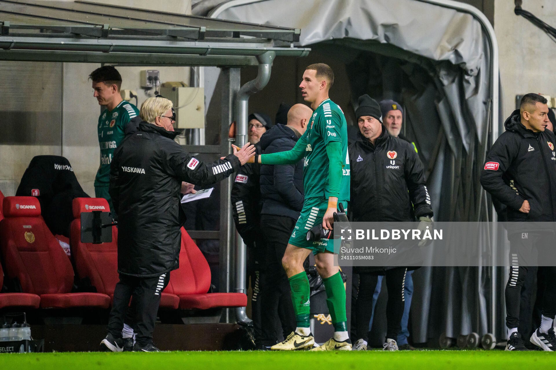 Kalmars målvakt Samuel Brolin lämnar planen