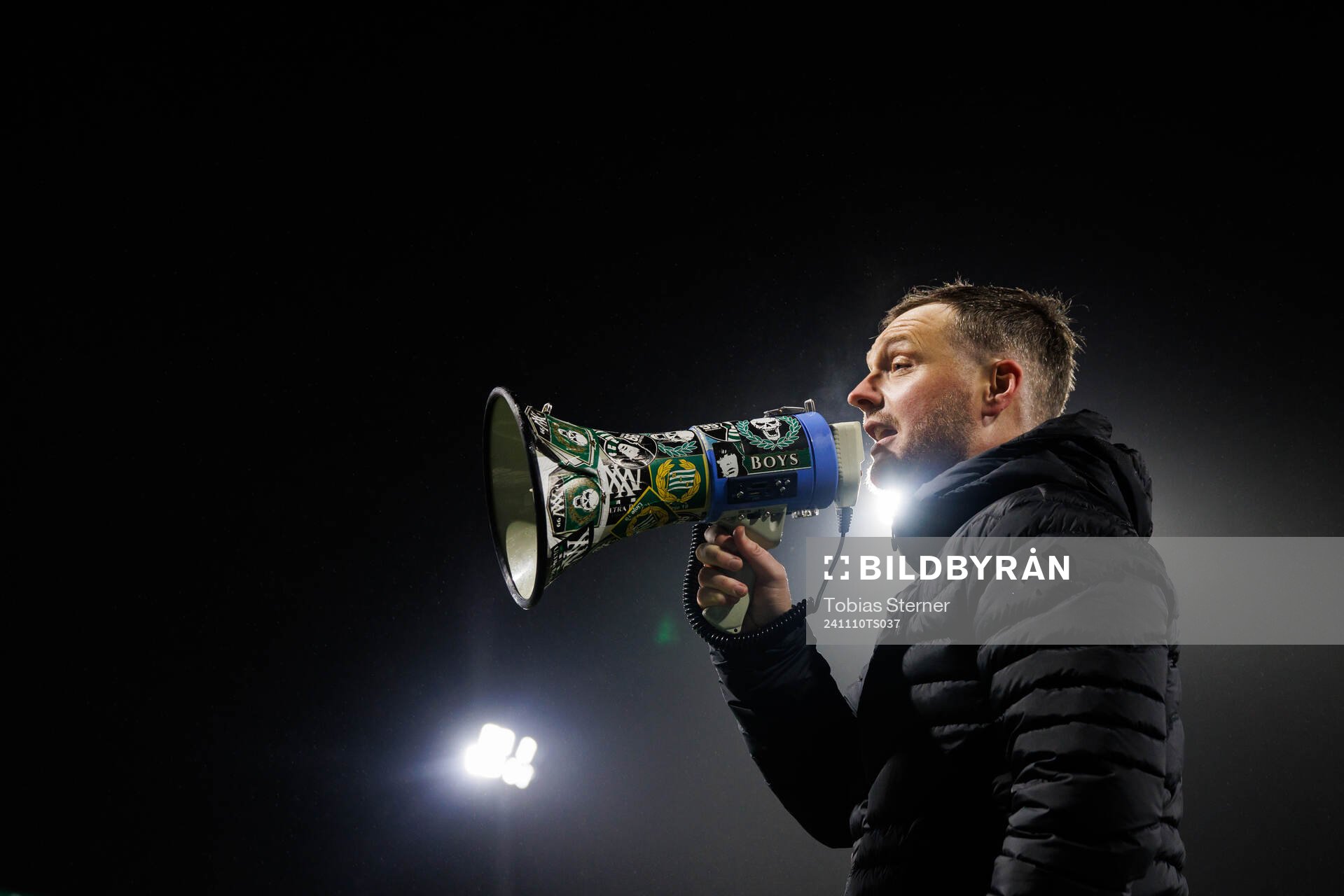 Hammarbys tränare Kim Hellberg jublar