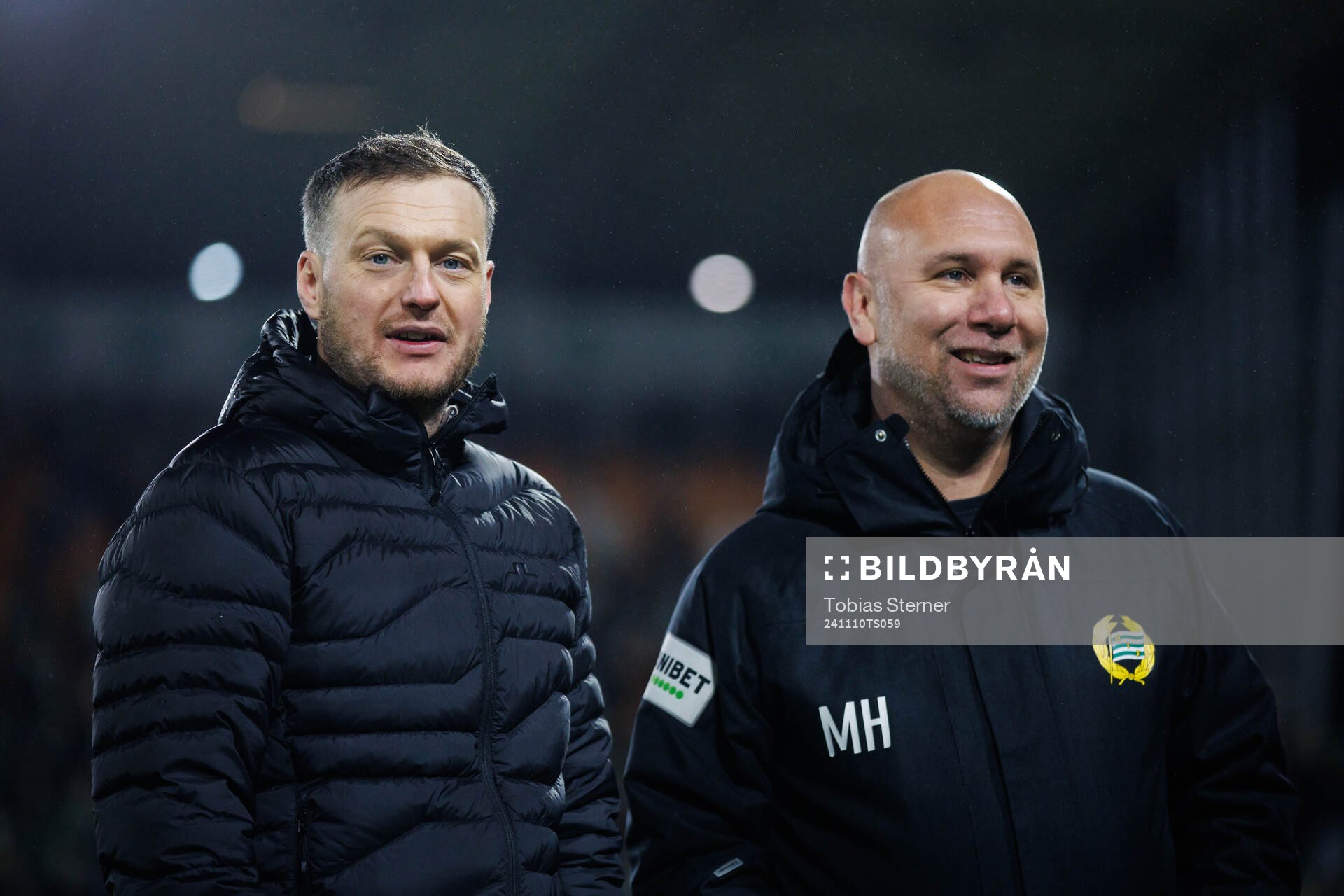 Hammarbys tränare Kim Hellberg och sportchef Mikael Hjelmberg efter fotbollsmatchen i Allsvenskan mellan Västerås och Hammarby den 10 november 2024 i Västerås.
