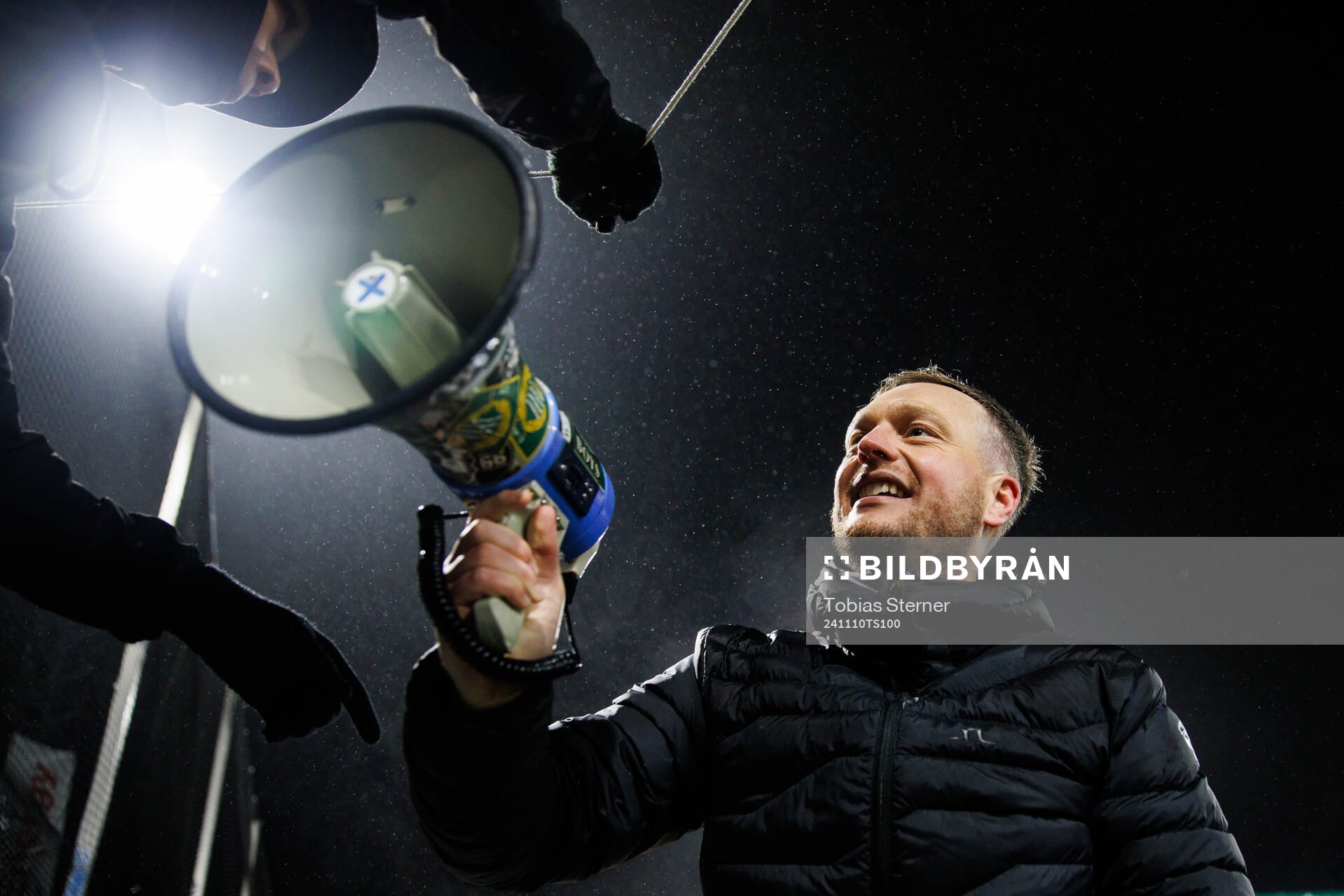 Hammarbys tränare Kim Hellberg jublar