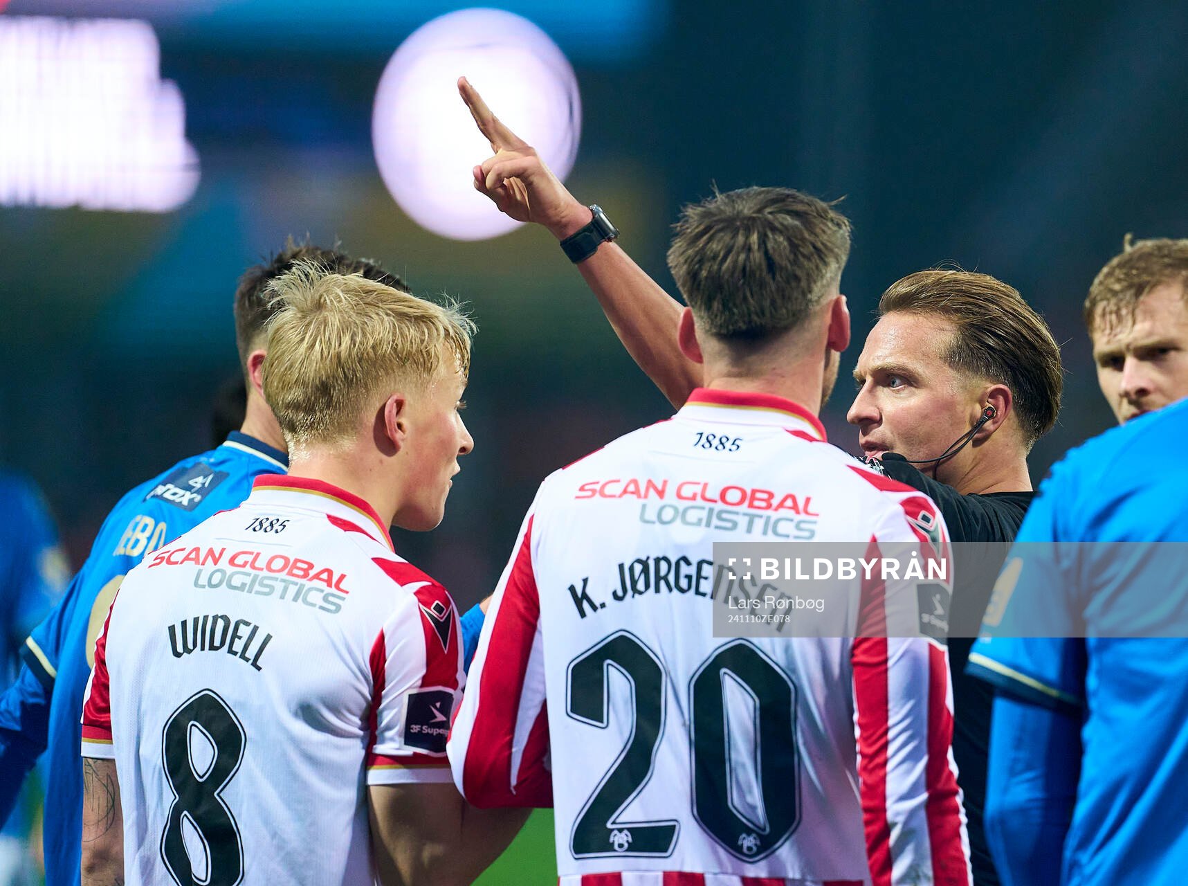 KONGENS LYNGBY, DENMARK - NOVEMBER 10: Melker Widell of AaB