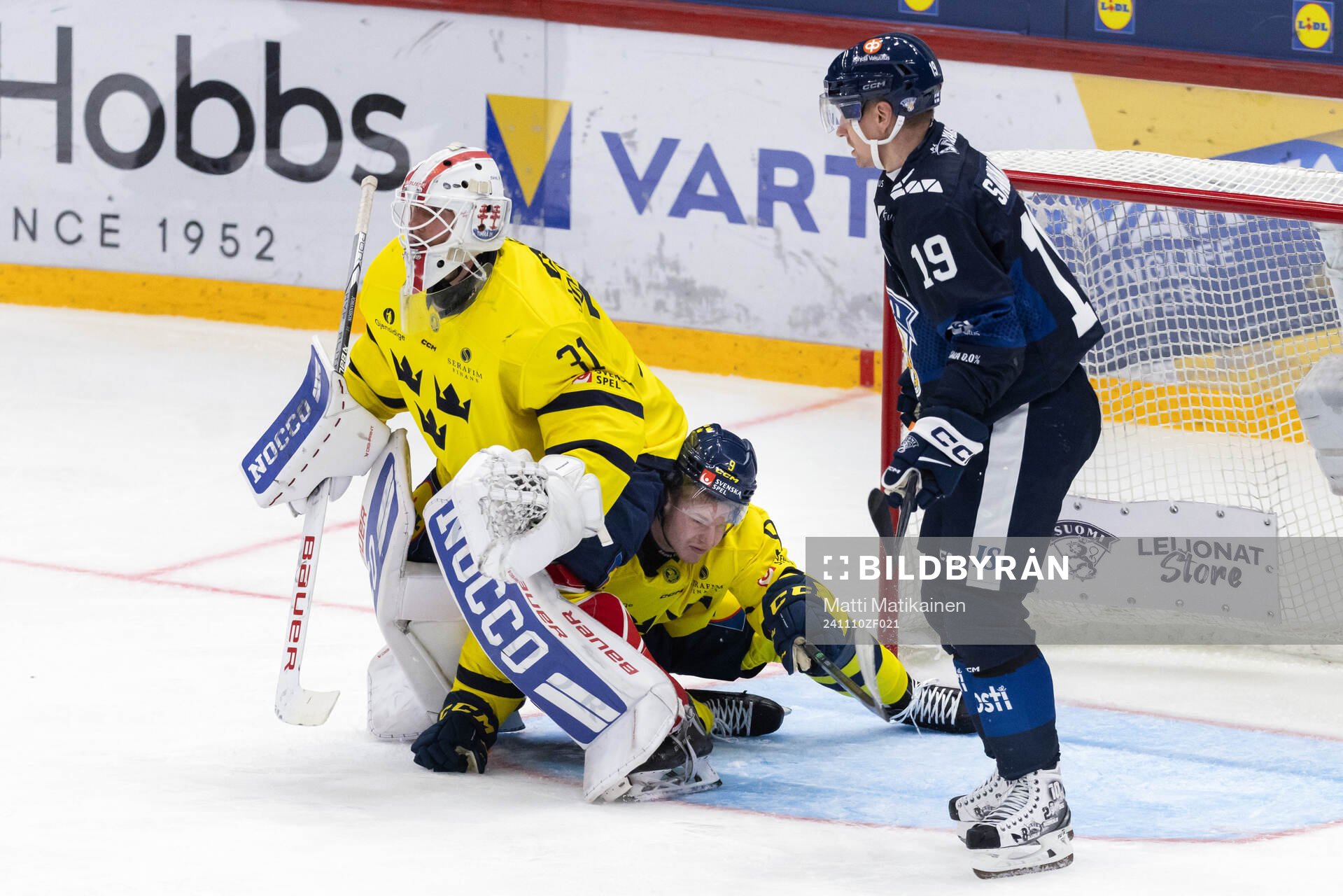 Goalkeeper Jacob Johansson and Victor Söderström of