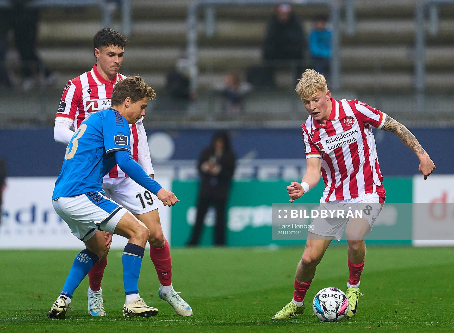 KONGENS LYNGBY, DENMARK - NOVEMBER 10: Melker Widell of AaB