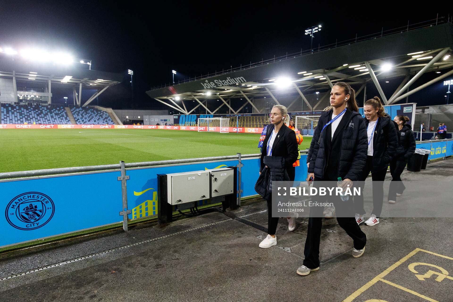 Jonna Andersson and Bella Andersson of Hammarby arrive at
