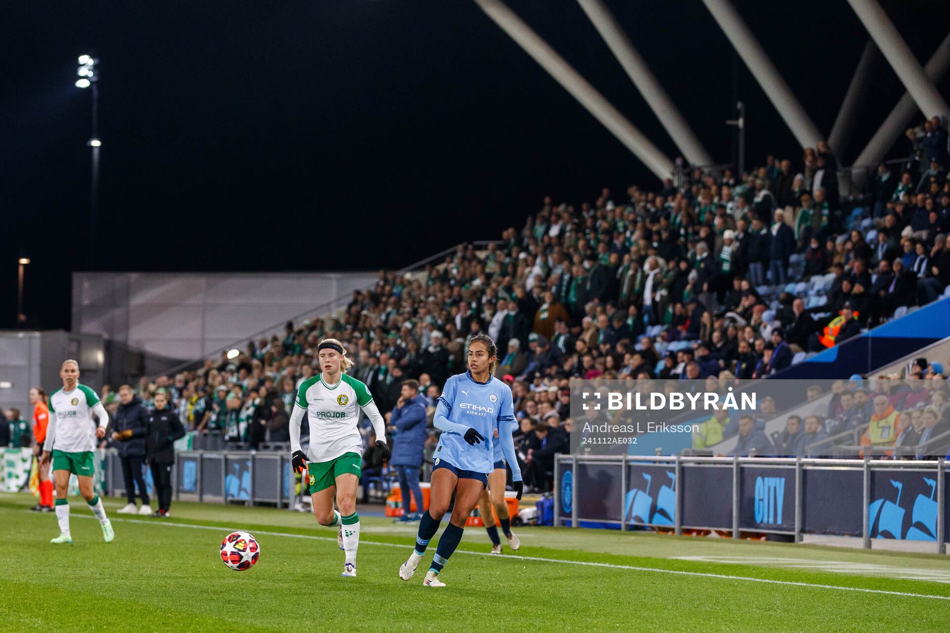 Julie Blakstad of Hammarby and Mary Fowler of Manchester