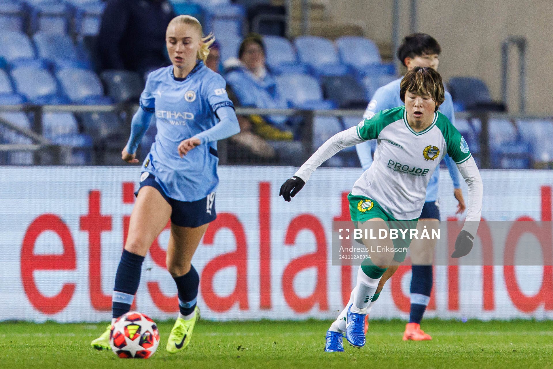 Laura Brown of Manchester City and Asato Miyagawa of