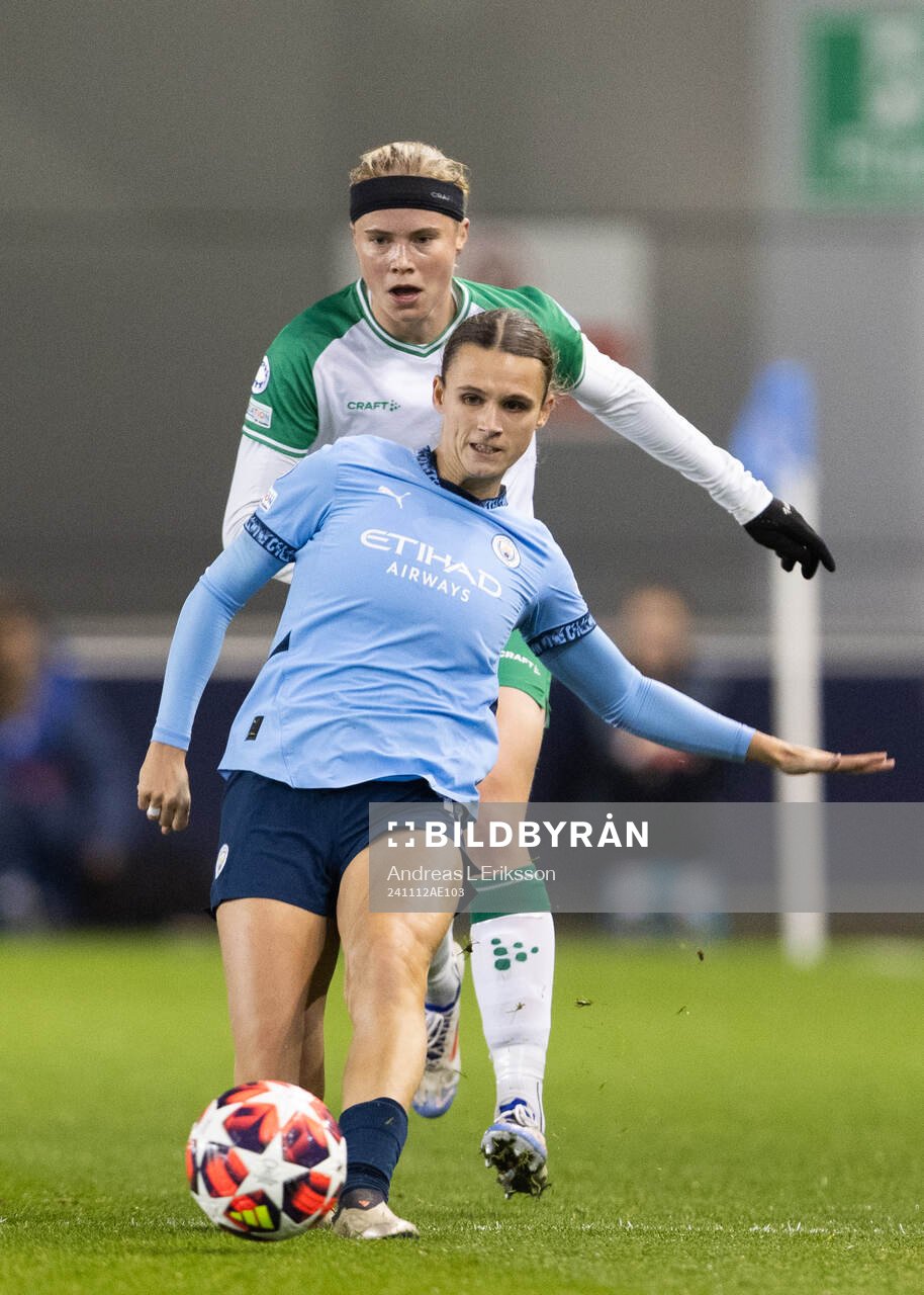 Kerstin Casparij of Manchester City and Julie Blakstad of