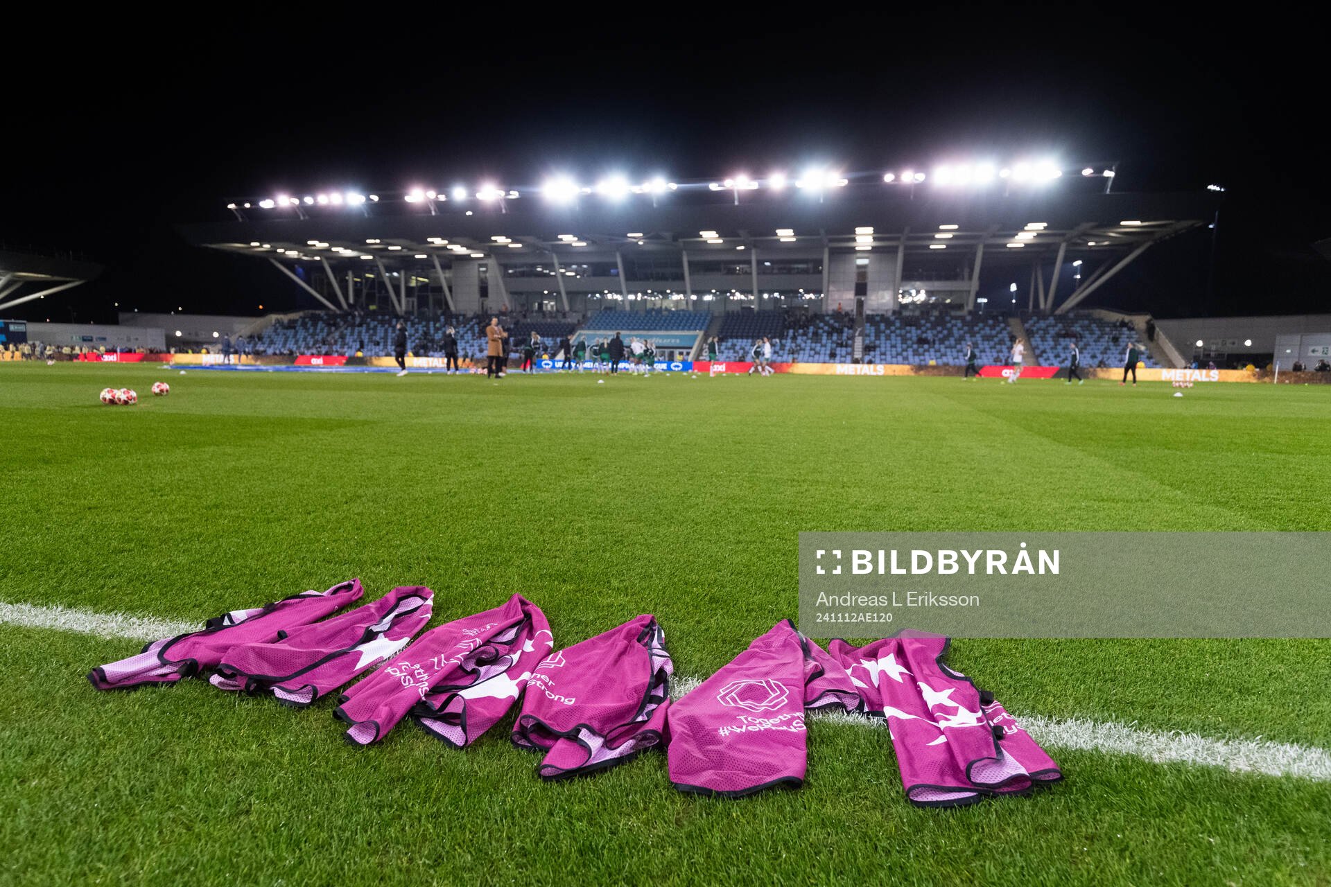 Players warm up bibs