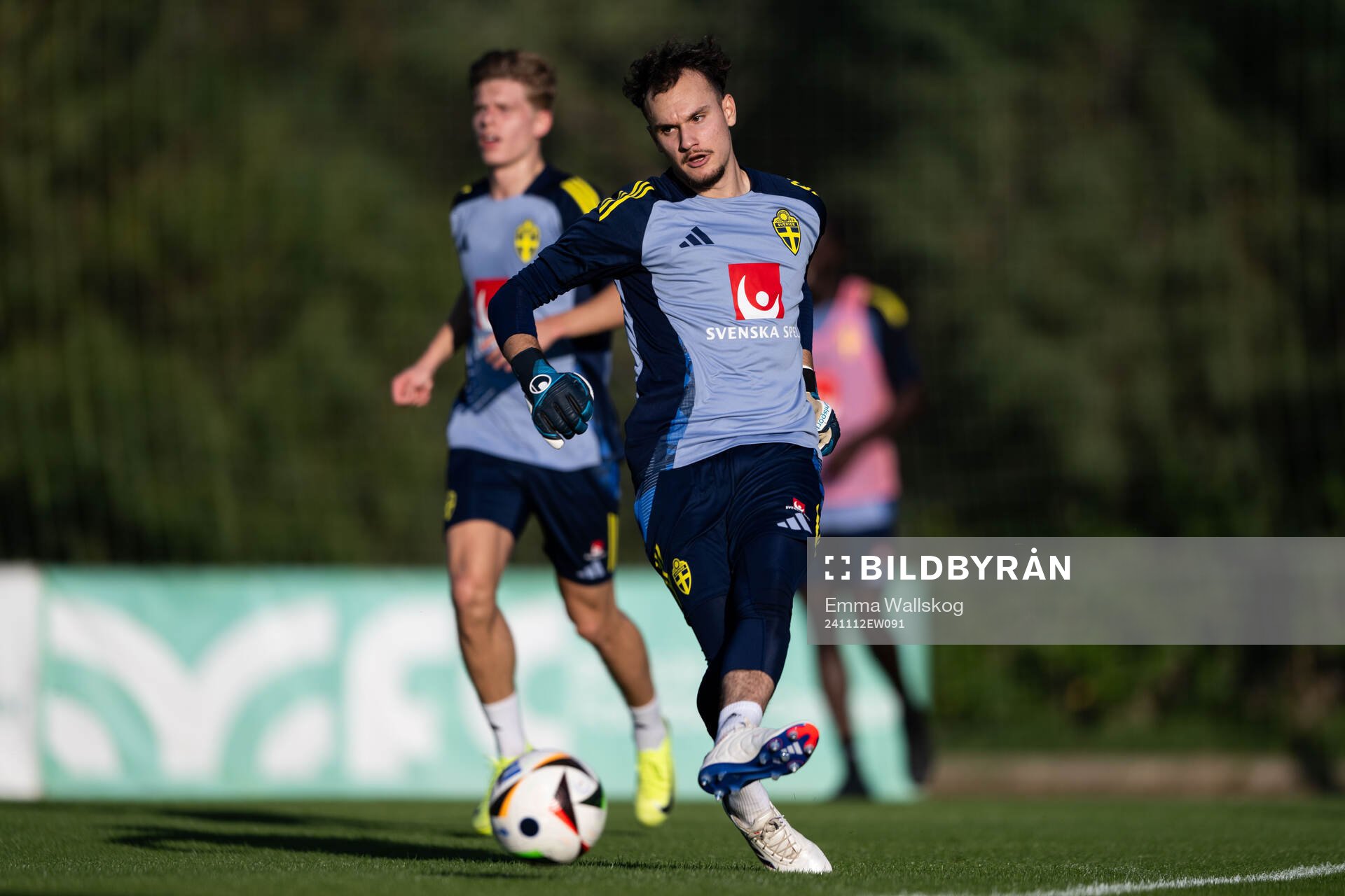 Goalkeeper Elis Bishesari during a training session with the Swedish under-21 national football team on November 12, 2024 in Marbella. 