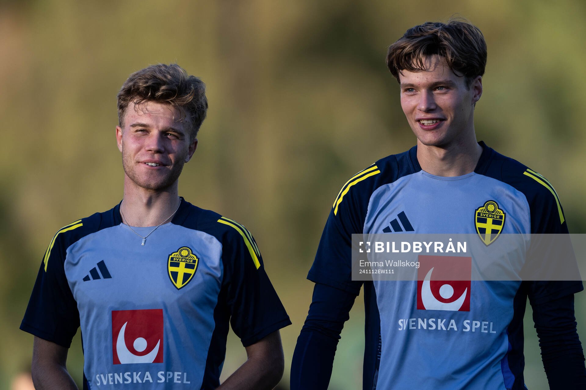 Wilmer Odefalk and goalkeeper Filip Sidklev during a training session with the Swedish under-21 national football team on November 12, 2024 in Marbella.