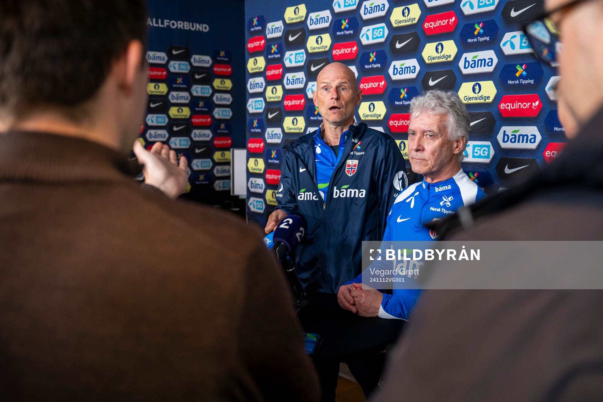 Head coach Ståle Solbakken and doctor Ola Sand of the