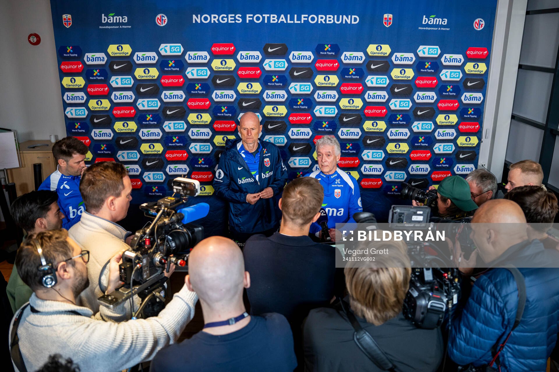 Head coach Ståle Solbakken and doctor Ola Sand of the