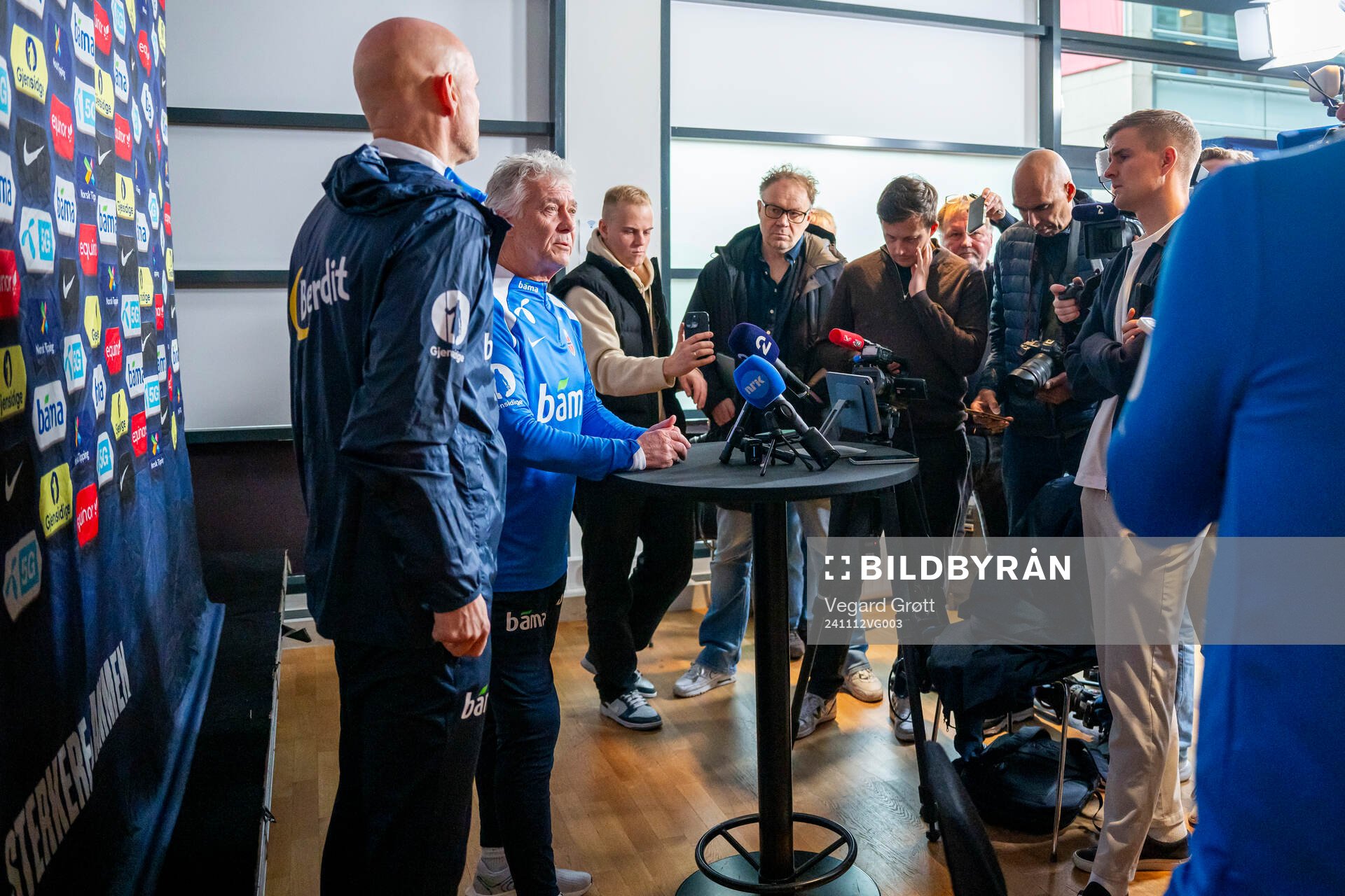 Head coach Ståle Solbakken and doctor Ola Sand of the