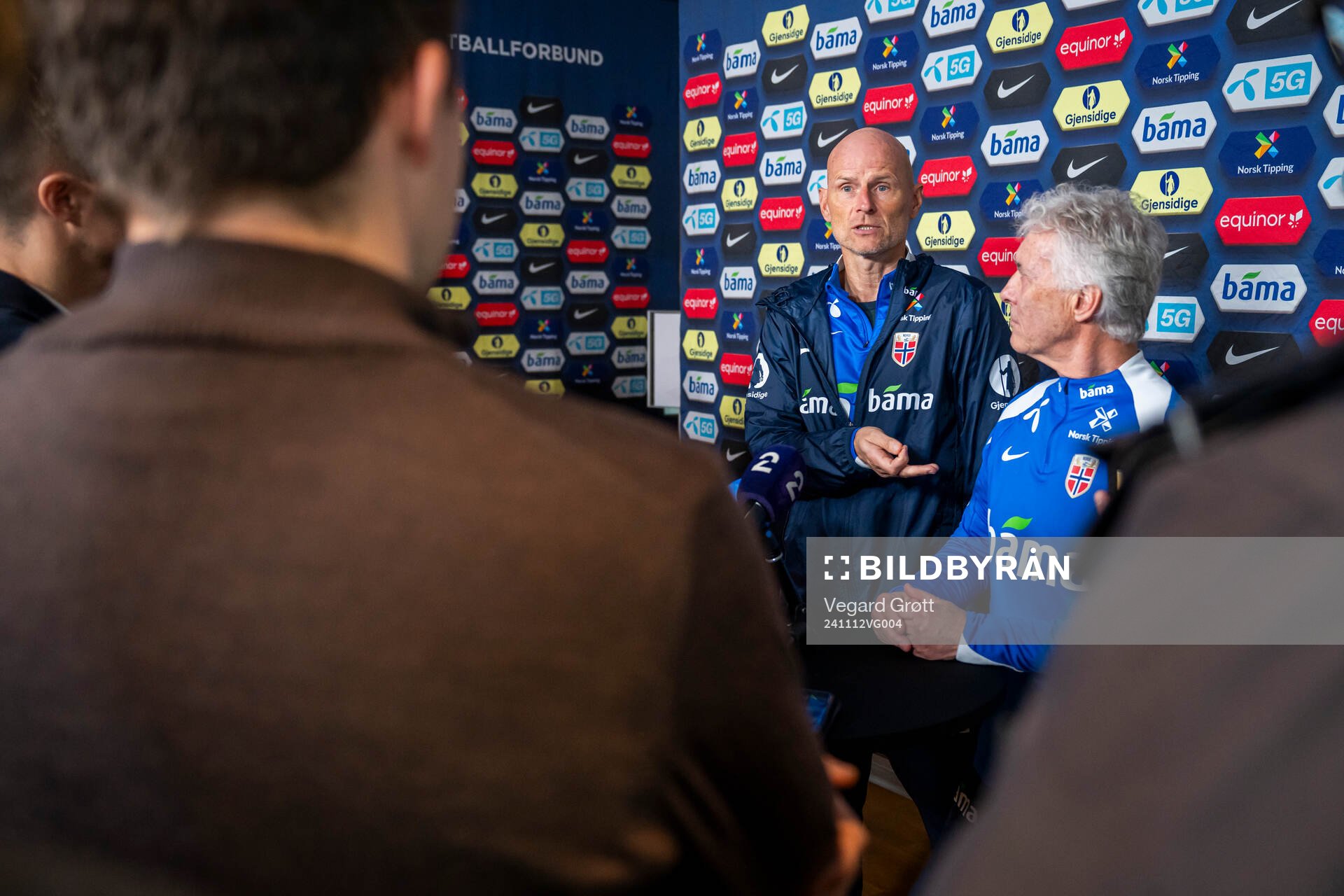 Head coach Ståle Solbakken and doctor Ola Sand of the