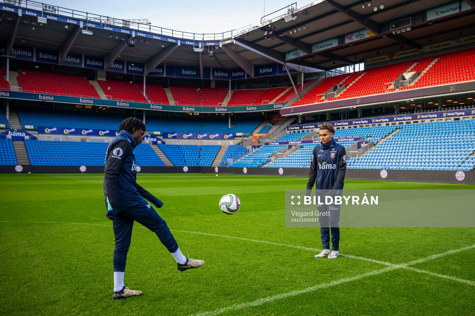 Warren Kamanzi and Antonio Nusa of the Norwegian national football team during a training session on November 12, 2024 in Oslo. 
